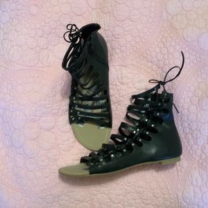 Dolce Vita. Black gladiator sandals